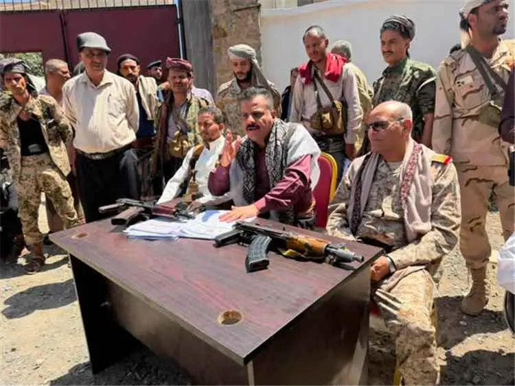 في لقاء موسع بالمظفر.. الصبري وجامل يؤكدان على التلاحم المجتمعي لرفد الجبهات ومواجهة الحوثيين