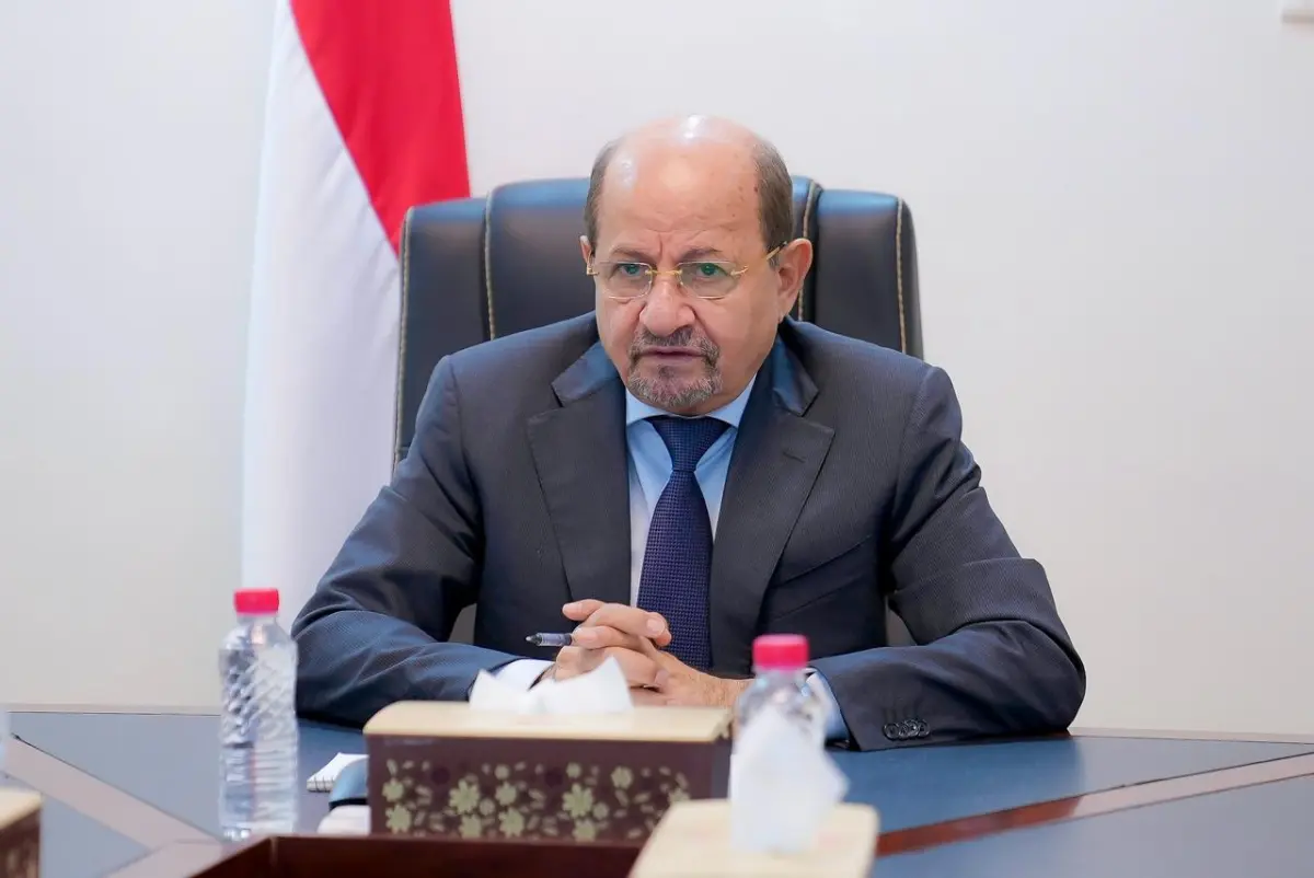 رئيس الوزراء يبحث مع السفيرة البريطانية تطورات التصعيد الحوثي وتعزيز الدعم الدولي للحكومة