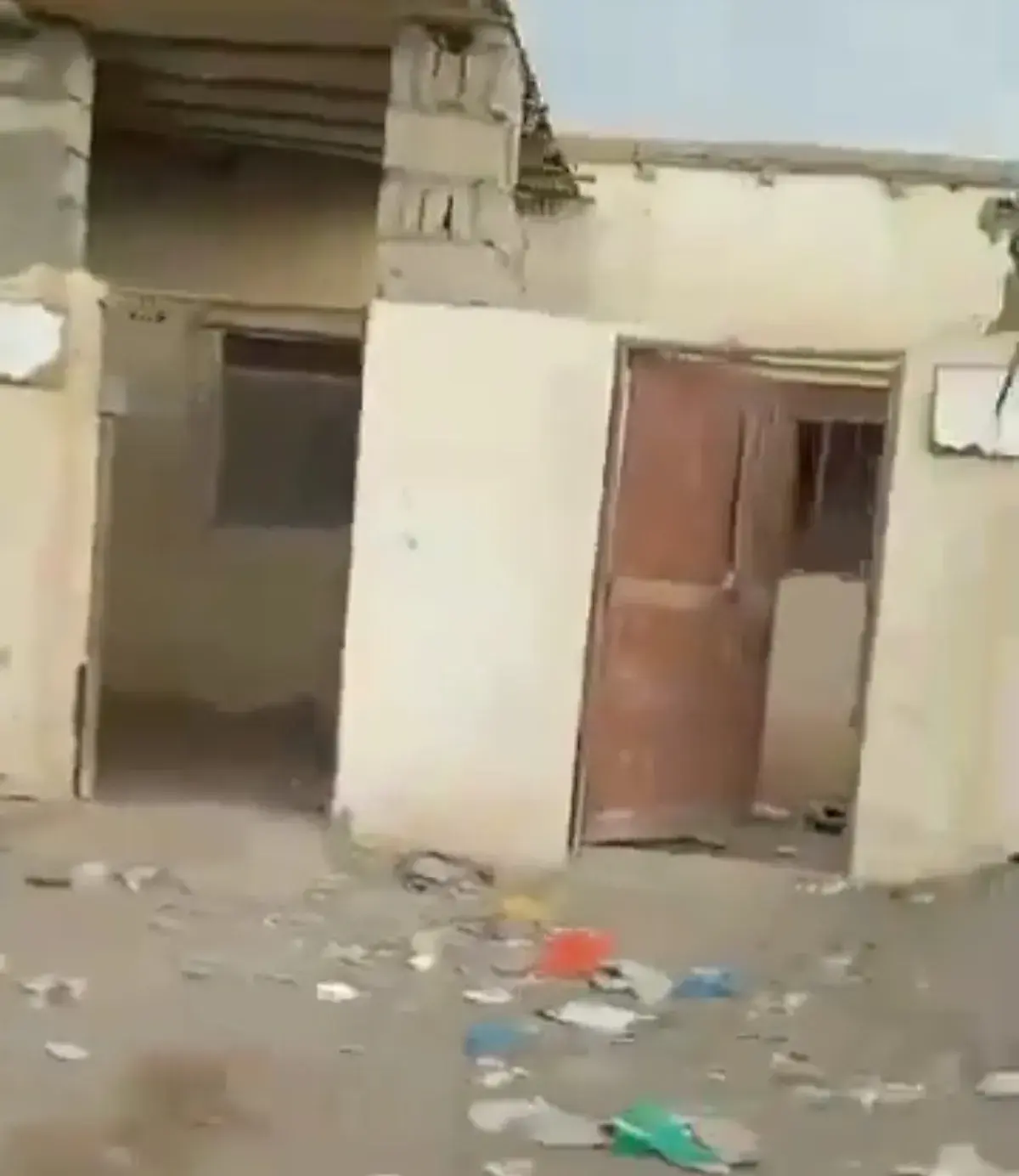 الحوثيون يخلون مدينة "مأواهم رحمة" السكنية الكويتية للنازحين بالخوخة وينهبون محتوياتها