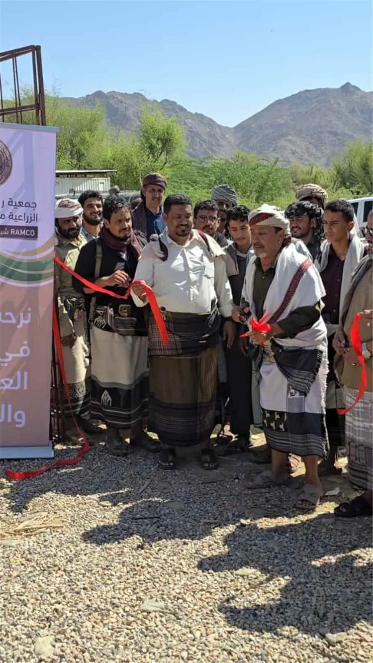 وكيل شبوة الفاطمي، يفتتح أول سوق لبيع خلايا النحل...
