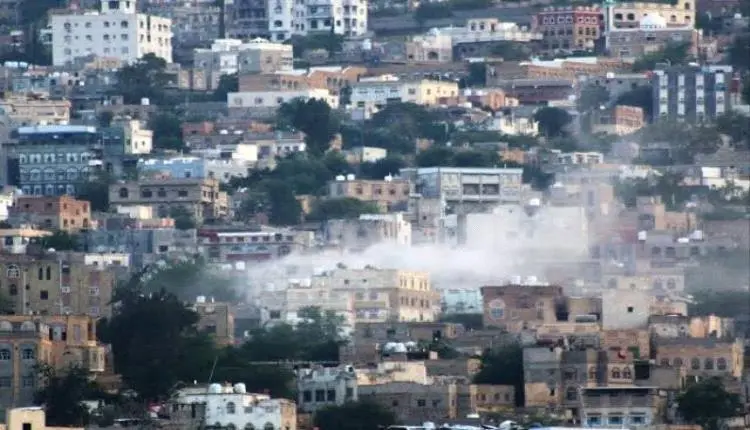 قتلى وجرحى مدنيين في قصف حوثي استهدف مسجد وسط تعز