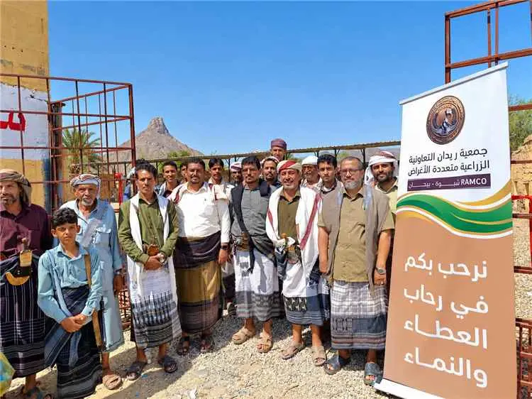 الوكيل الفاطمي يدشن أول سوق لبيع خلايا النحل في بي...