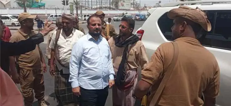 مدير عام المنصورة يفتتح محطة لسيارات الأجرة ويتفقد...