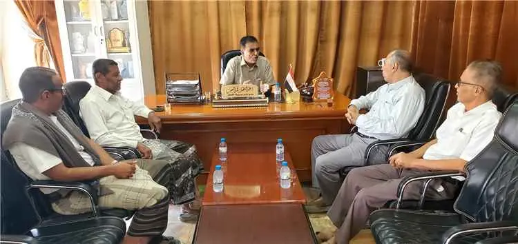 مدير عام مديرية القطن يلتقي مدير عام المؤسسة المحلية للمياه والصرف الصحي بالوادي والصحراء