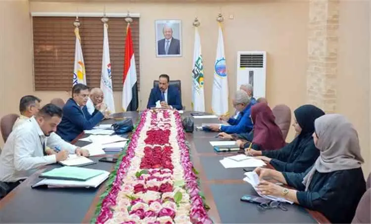 وزير الأشغال يترأس اجتماع لجنة المناقصات والمزايدات لمناقشة عدد من مشاريع الطرق