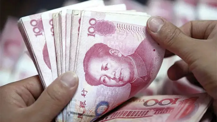 اليوان الصيني يلامس أعلى مستوياته منذ 2022