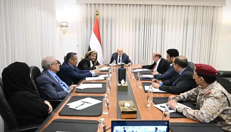 الدفاع الوطني يرفع الجاهزية.. دعوة عاجلة للمواطنين بالابتعاد عن الحوثيين والإبلاغ عن تحشيداتها