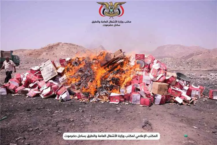 مكتب الأشغال بساحل حضرموت يتلف نحو 21 طناً من المو...