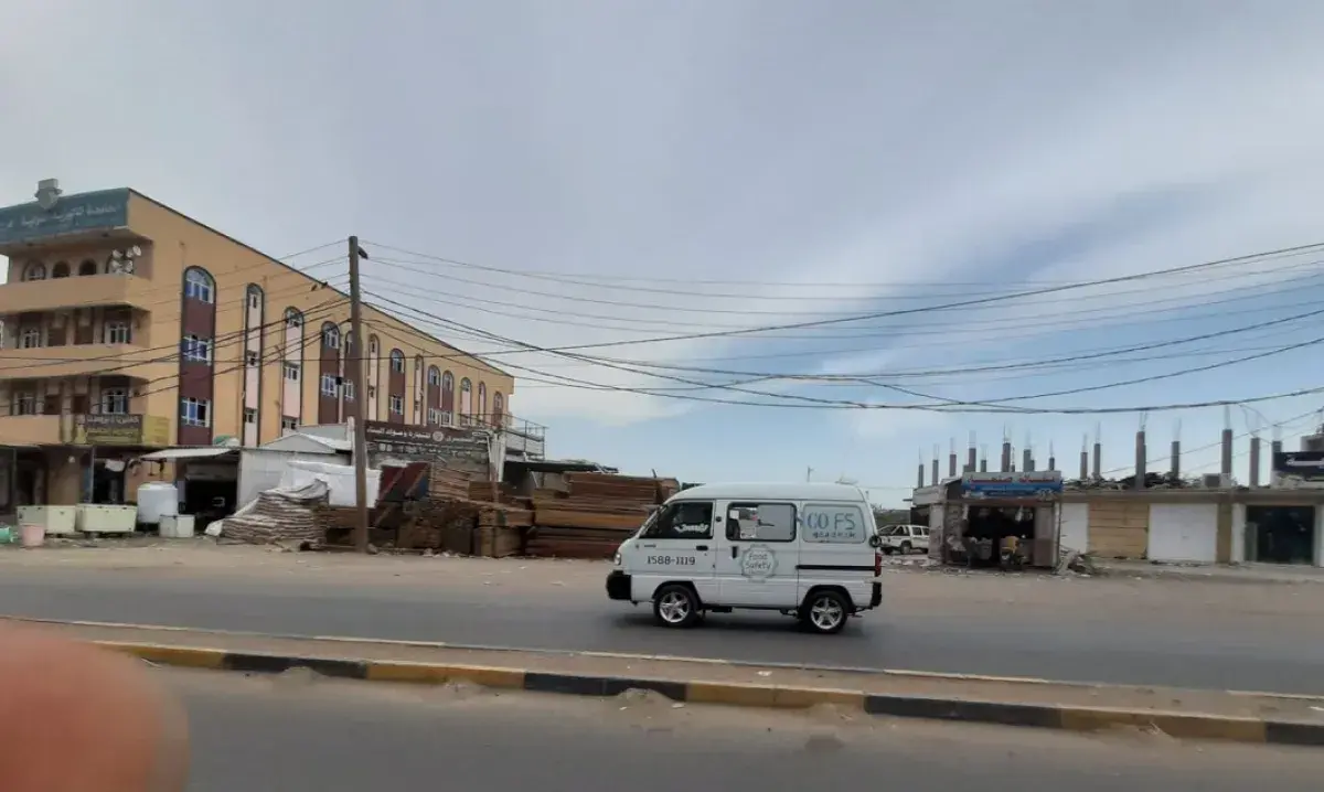 الحوثيون يفرضون ضرائب "رجعية" لـ9 سنوات على تجار المخا.. وإغلاق واسع للمحال