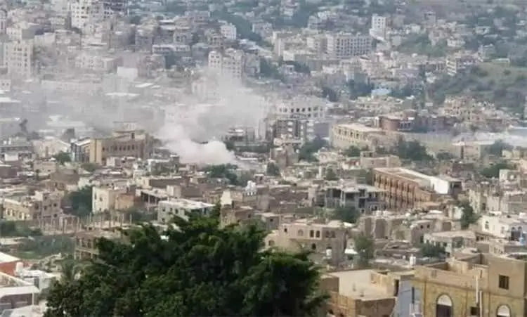 قصف بأربعة صواريخ باليستية يستهدف أحياء سكنية في ا...