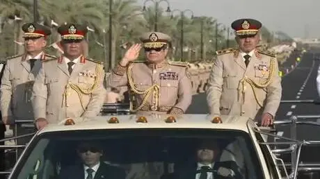 "هل يستعد السيسي للحرب؟".. تساؤلات في إسرائيل بعد قرار الرئيس المصري بشأن وزير الدفاع