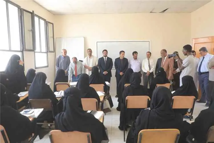 محافظ المهرة ورئيس جامعة المهرة يدشنان العام الدرا...