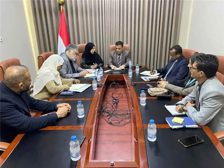 وزير الدولة يبحث مع منظمة الصحة العالمية سرعة الاس...