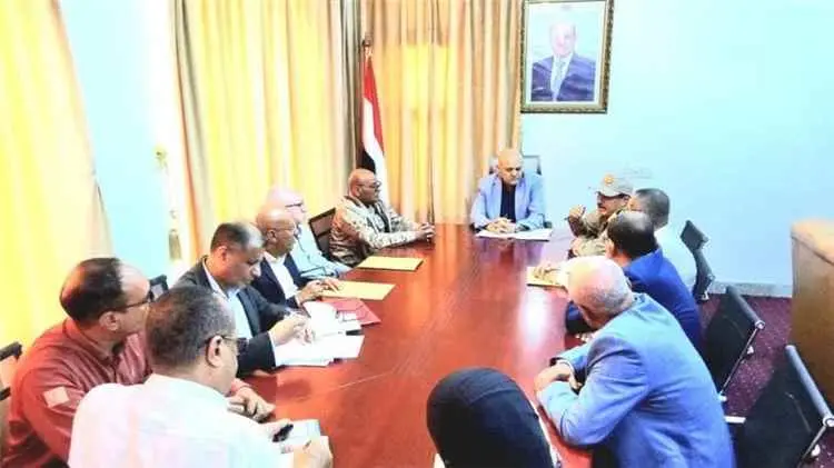 لجنة طوارئ تعز تعتمد إجراءات لتنفيذ قرارات مجلس الدفاع الوطني بشأن التعبئة العامة