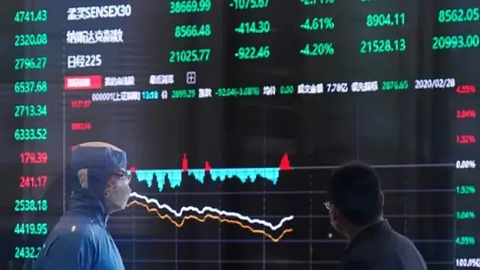 تباين الأسهم الصينية وسط ترقب قيود تجارية أوروبية