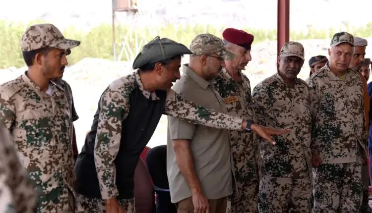 بداية سقوط الساحل الغربي.. قيادي مقرب من طارق صالح...
