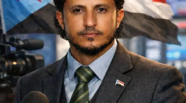 إعلامي جنوبي يحذر من سقوط جبهات الصبيحة ويطالب بتع...
