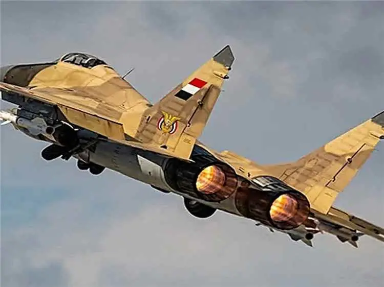 ضربات مباغتة تهز تعز ومأرب.. تدمير أسلحة وعربة حوثية وتصعيد متسارع بالجبهات