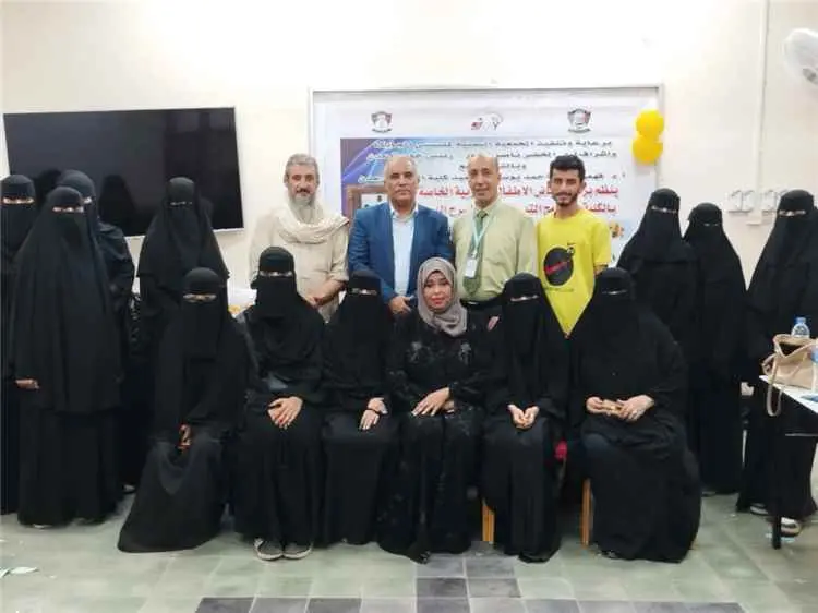 وزير التربية والتعليم يطلع على إبداعات طلاب تربية...