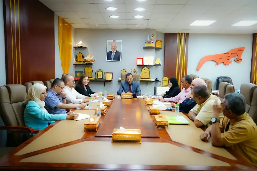 وزير الدولة محافظ عدن يبحث مع وفد أممي سبل دعم وتم...
