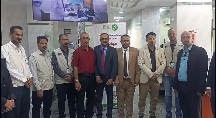 عدن..الصحة تدشن المخيم الطبي الجراحي المجاني في مس...
