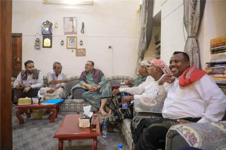 قيادات من مؤتمر حضرموت الجامع تزور الشخصية الاجتما...