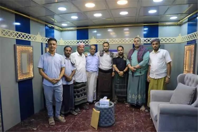 أمين عام مؤتمر حضرموت الجامع يطلع على الخطة التطوي...