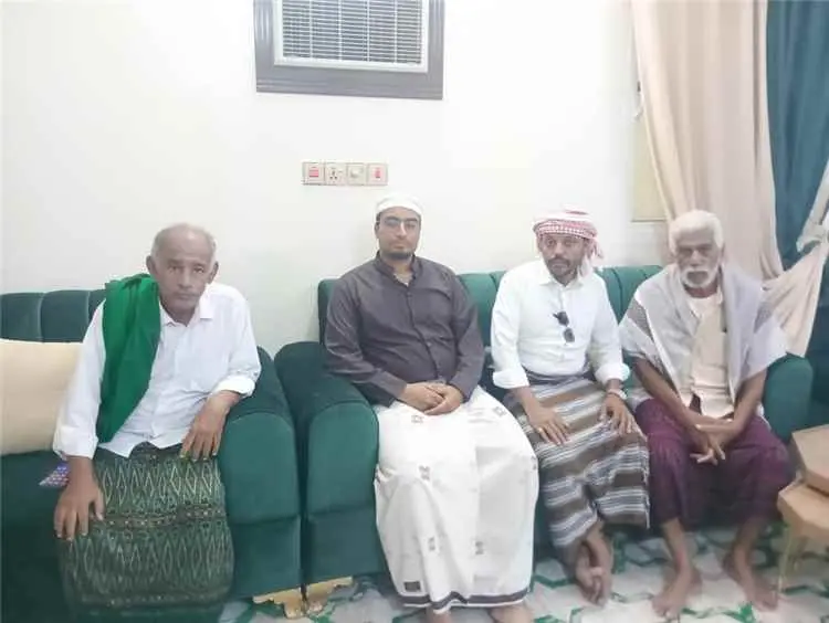 وفد من مجلس المستقبل الجنوبي يزور أسرة المناضل الراحل أحمد سالم بلفقيه في تريم تقديرًا لنضالاته
