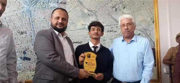 مكتب السياحة والسلطة المحلية بالمنصورة يكرمان الطالب صالح القفعي تقديرا لمشاركاته الدولية