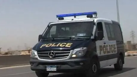 مصر.. شاب يسرق طبيبا أعاد له بصره