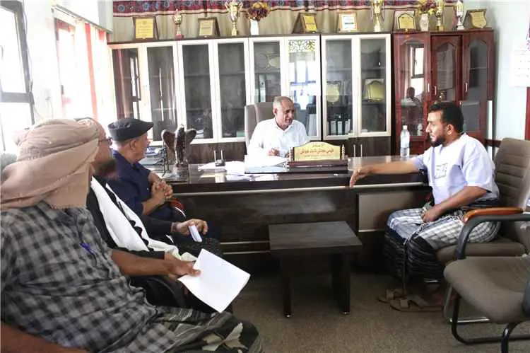 مدير تربية لحج يناقش مع مدير عام الحد أوضاع التعليم وتحديات استمرار الدراسة