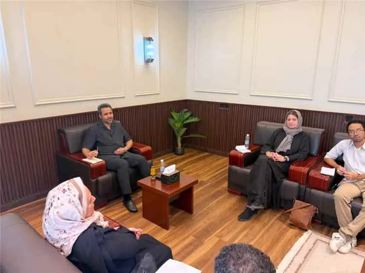 محافظ لحج يناقش مع وفد «أطباء بلا حدود» تعزيز التد...