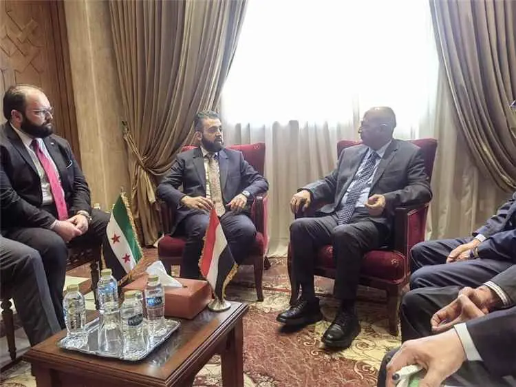 الوزير الشرجبي يبحث مع وزير الإدارة المحلية والبيئ...