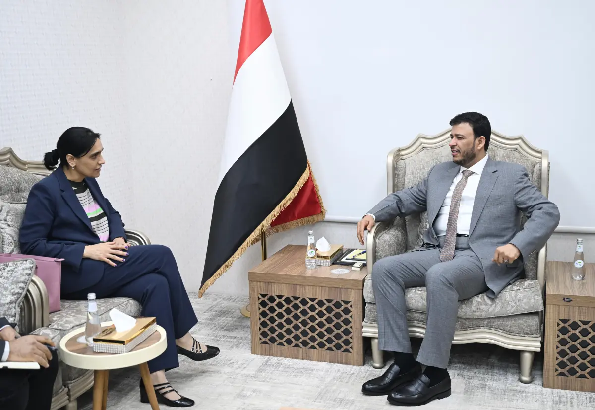 الدكتور العليمي يبحث مع السفيرة البريطانية مستجدات...