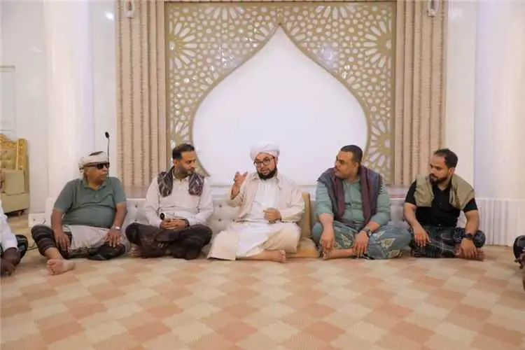 وفد من مؤتمر حضرموت الجامع يزور الشيخ العلامة معرو...