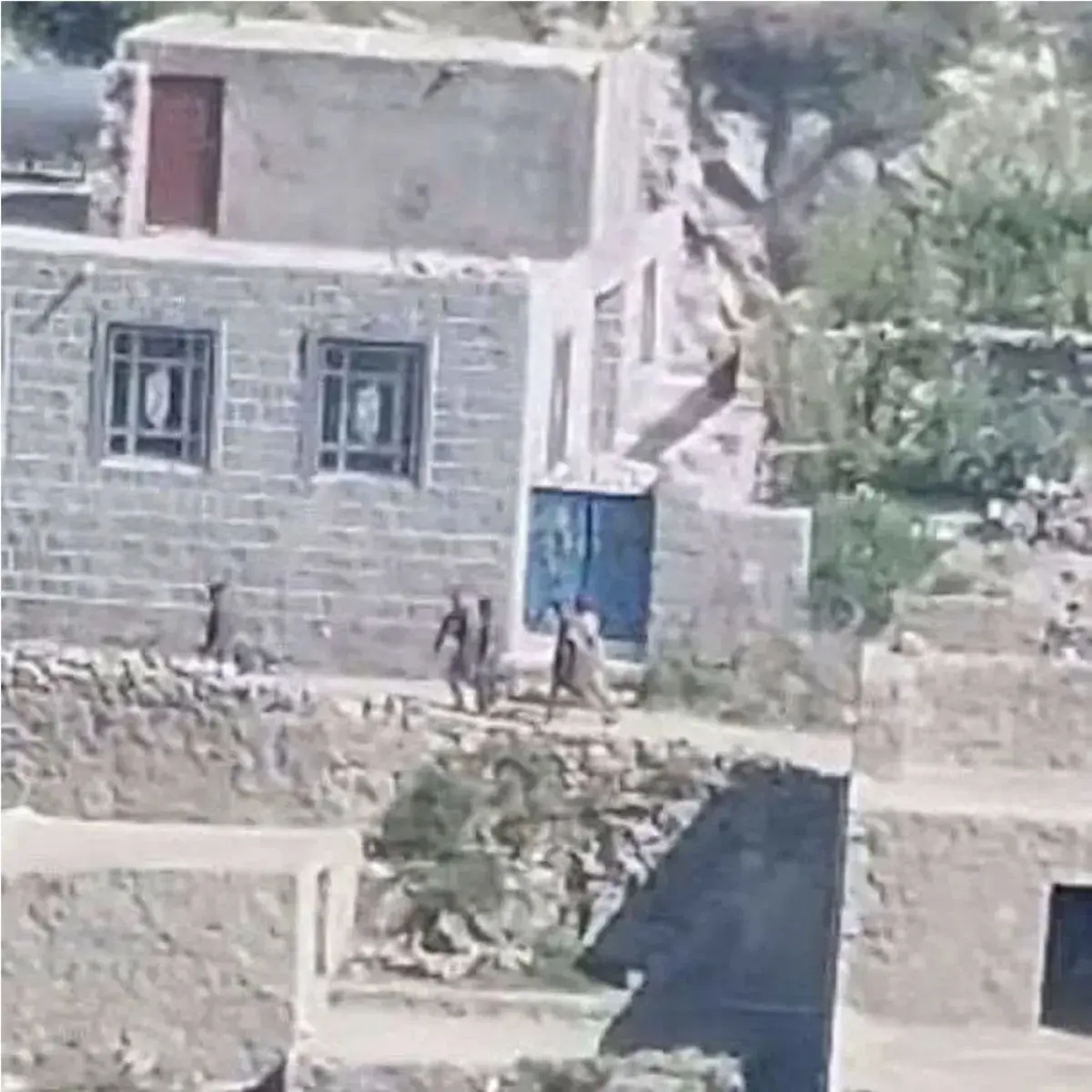 الحوثيون يوسّعون حملة المداهمات في تعز ويقتحمون من...