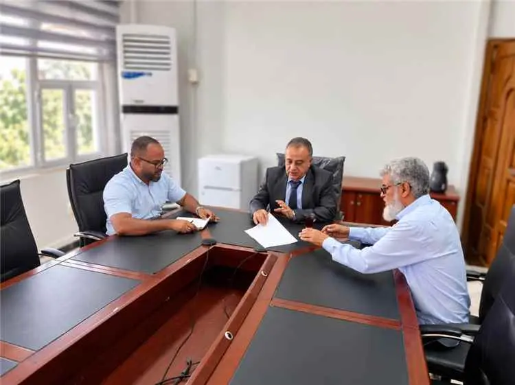رئيس جامعة عدن يبحث خطط الكرسي العلمي للربع الأخير من 2026
