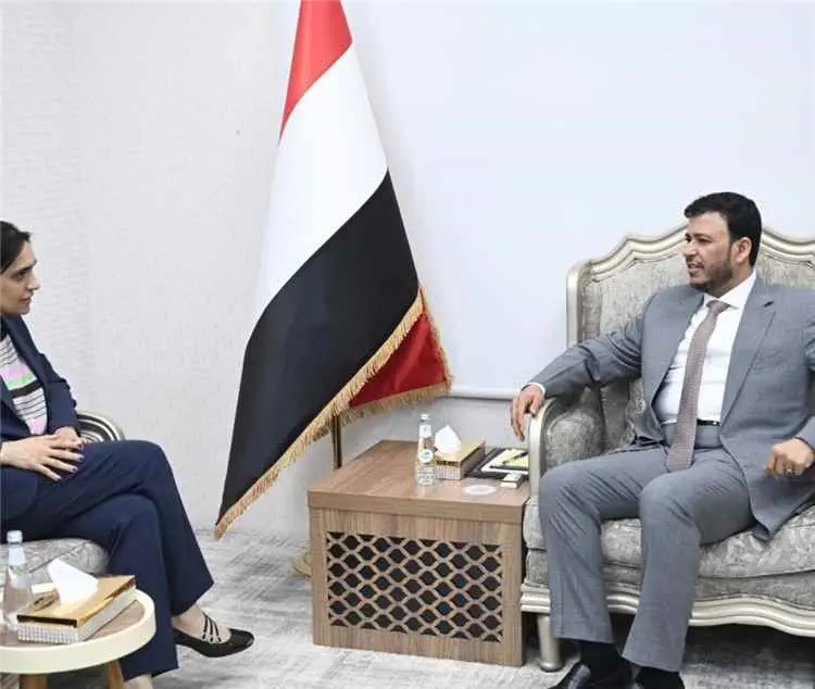 الدكتور العليمي يبحث مع السفيرة البريطانية مستجدات...