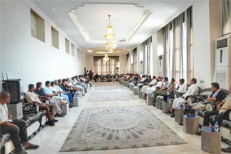 الخنبشي يناقش تسيير قافلة إغاثية ويطلع على مشروع تنموي ويدشن حملة للكشف المبكر عن سرطان الثدي
