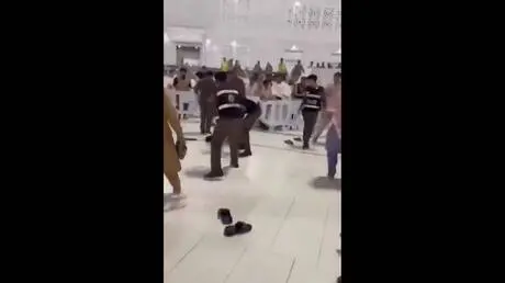 حقيقة فيديو "الانتحاري" المزعوم في الحرم المكي ومح...