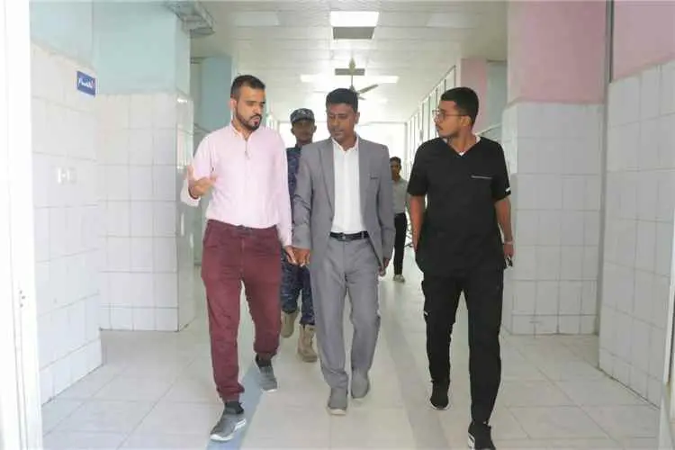 مدير عام الشحر يتفقد مستشفى الشحر العام ويطلع على...