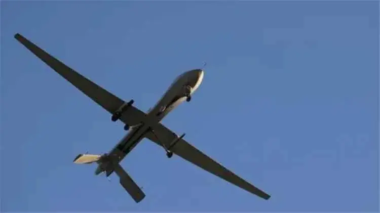 الدفاعات الجوية تسقط مسيّرات حوثية في أجواء عدن