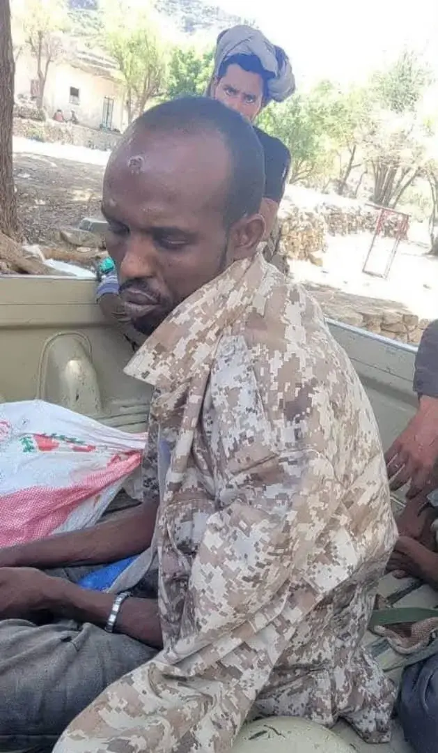 ضبط افريقي مرتبط بمليشيا الحوثي والعثور على رسائل مشفرة بحوزته