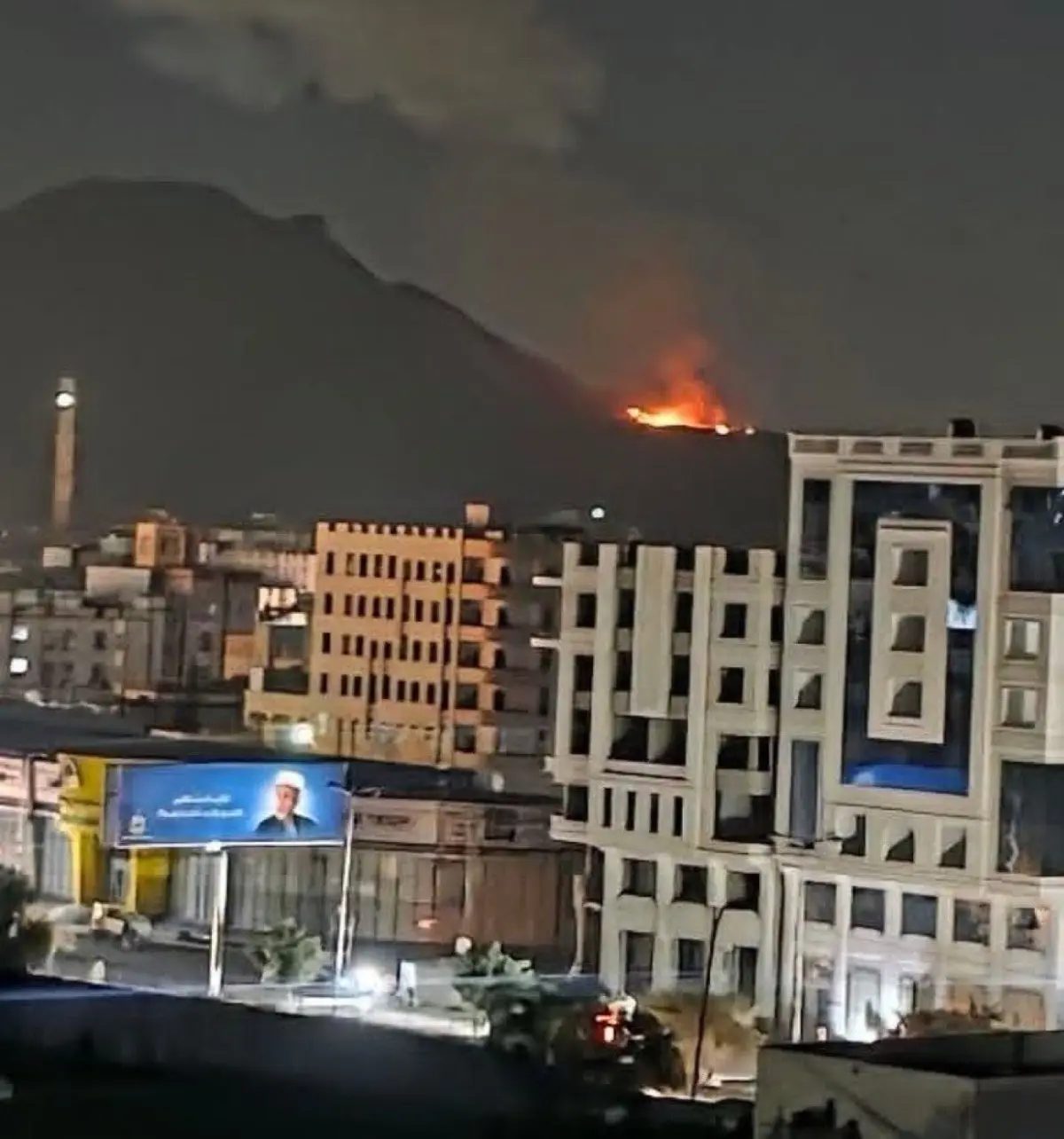    غارات جوية تستهدف مواقع حوثية في صنعاء وعمران و...