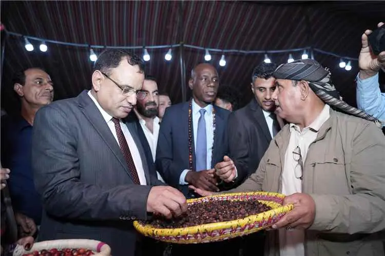 في اليوم العالمي للقهوة : كيف نجح الوزير السقطري أ...