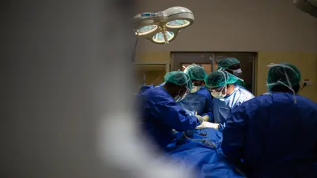 حالة نادرة.. استخراج جنين من معدة طفلة مصرية