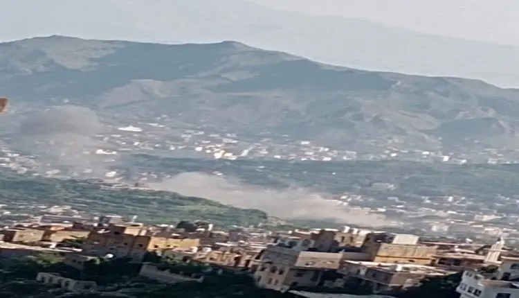 الطيران الحربي يخمد مصادر نيران حوثية شرق تعز ويدم...
