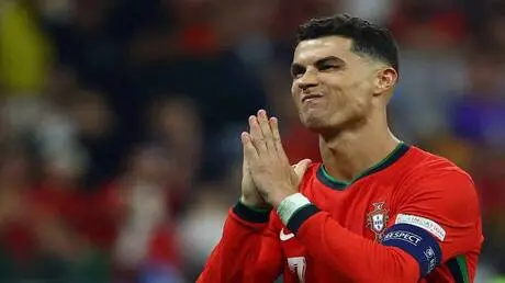 بعد أزمته مع جيسوس.. نجم الاتحاد السعودي يدعم كريستيانو رونالدو (صورة)