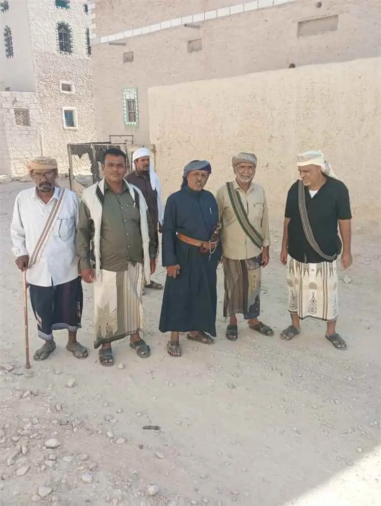قيادة مكتب مؤتمر حضرموت الجامع بالضليعة تناقش مع أ...