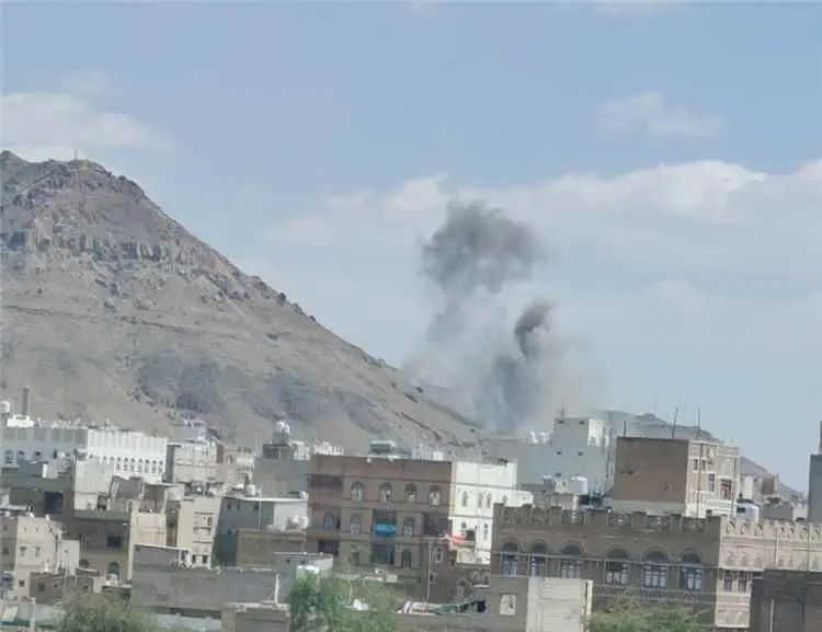 عاجل : غارات جوية تستهدف مواقع ميليشيا الحوثي وانفجارات عنيفة تهز صنعاء